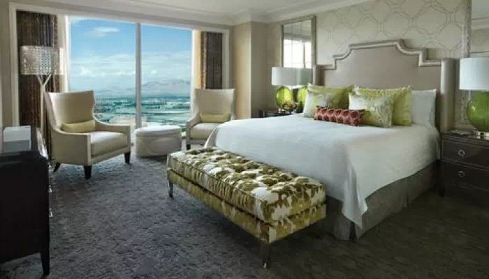 FourSeasons_StripViewSuiteBedroom_63742_low-370